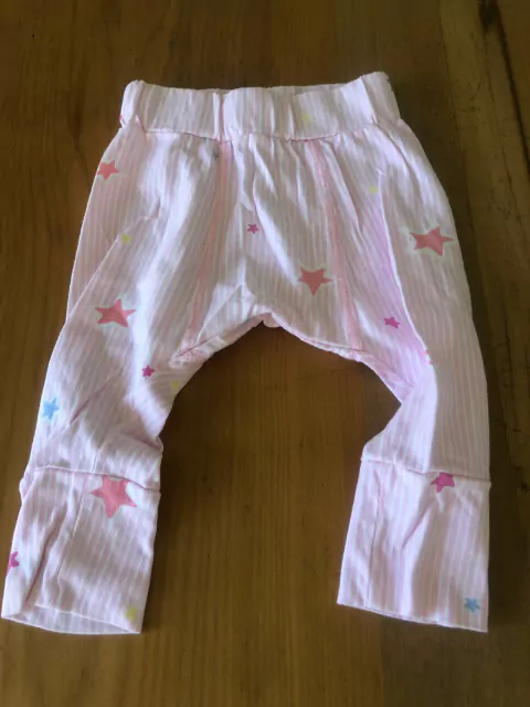 3M | Pantalón de algodón finito tipo babucha rosa con estrellitas. CHEEKY. Talle S. 3 meses.