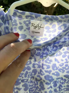 12M | Vestido de algodón tipo animal print celeste. 12 meses. en internet
