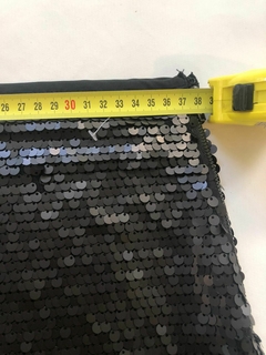 Pollera negra con lentejuelas. ZARA. Talle xs de adulto pero parece Small- Ver medidas de la foto. 38 cm de cintura. - Lo Canto • Moda Circular