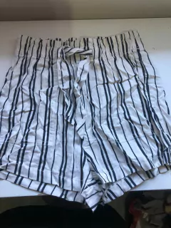 8/10A | Short a rayas blanco y negro con elástico. HYM. 8/10 años. en internet