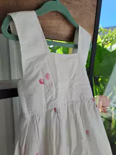 8A | Vestido SM blanco c flores rosas ,botones y cinto rosa atrás - BROOMS - Talle 8 años en internet