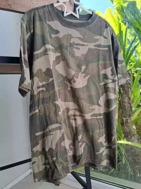 10/12A | OUTLET - Remera MC camuflada verde seco - FADED GLORY - Talle L (10-12 años)