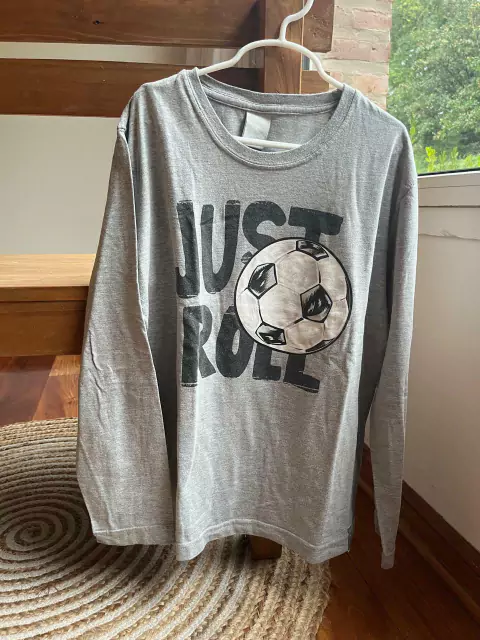 14A | Remera gris ML con pelota. MIMO. Talle 14. - comprar online