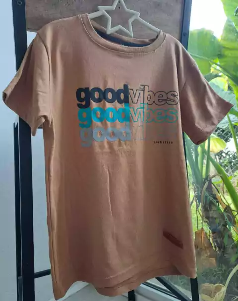 8/10A | Remera MC camel c letras en negro y turquesa - URBAN - Talle 8-10 años