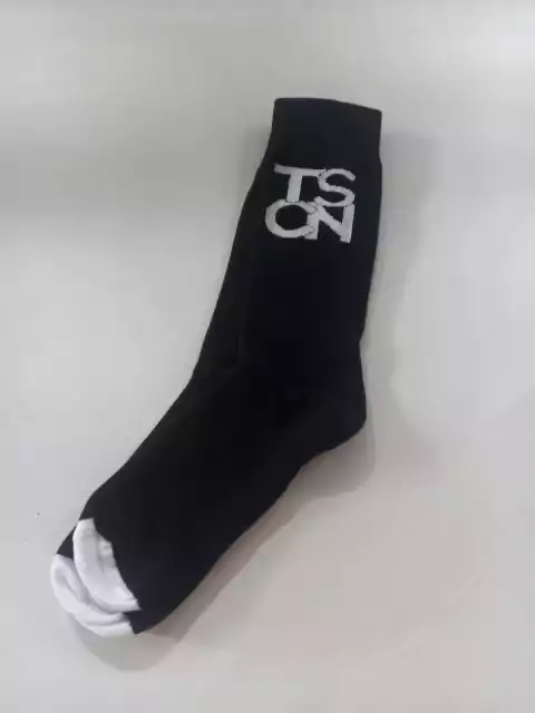 NUEVAS- Un par de medias negras media caña. Tascani- 36 al 39.