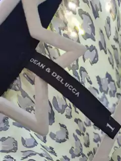 Camisa MLgasa transparente animal print, c cuello y puños negros - CUESTA BLANCA - Talle 1 (S-M) - Lo Canto • Moda Circular