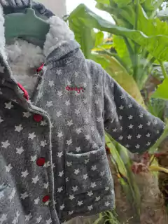 Talle S | Campera de algodon gris c estrellas blancas, botones rojos, interior corderito - CHEEKY -Talle S - comprar online