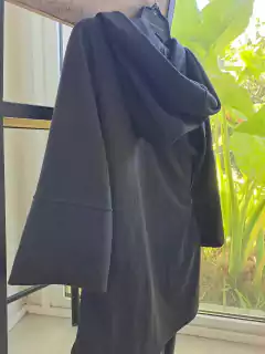 Saco de algodón grueso negro con capucha y cinturon - NUCLEO - Talle M. Es como un S. en internet