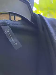 Saco de algodón grueso negro con capucha y cinturon - NUCLEO - Talle M. Es como un S. - comprar online