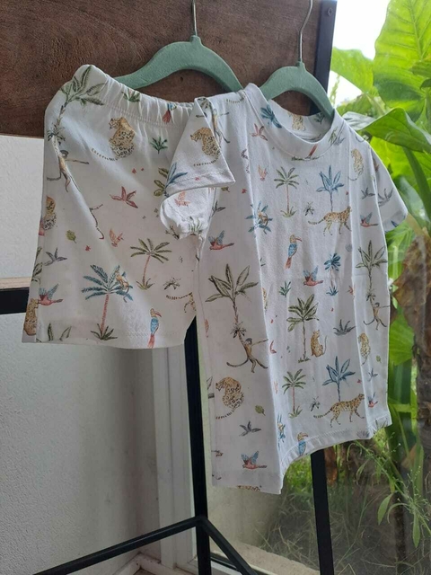 NUEVO 2A | Pijama blanco c motivo "Selva" de algodón, 2 piezas: remera MC y short - LOBO ESTA - Talle 2 años