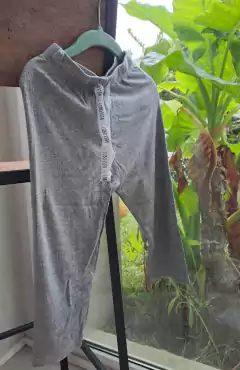 2A | NUEVO! Pijama gris de algodón, 2 piezas - LOBO ESTA - Talle 2 años en internet