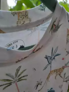 NUEVO! Pijama blanco c motivo "Selva" de algodón, 2 piezas: remera MC y short - LOBO ESTA - Talle 2 años - Lo Canto • Moda Circular