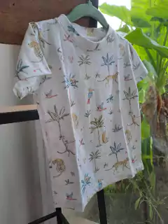 NUEVO! Pijama blanco c motivo "Selva" de algodón, 2 piezas: remera MC y short - LOBO ESTA - Talle 2 años - comprar online