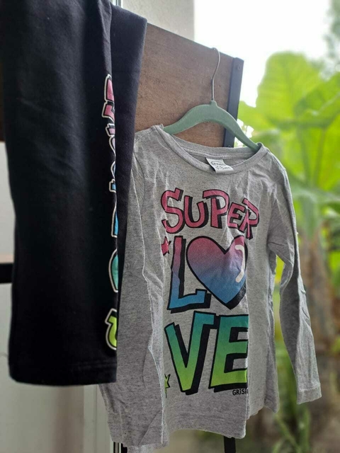 4/5A | Set 2 piezas: remera ML gris c letras rosa y turquesa+ pantalón jogging negro c letras multicolor-GRISINO-Talle 4-5 años
