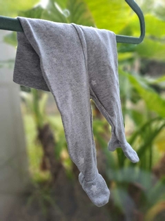 Ranita de algodón gris c estrellas blancas, cintura alta . H&M - Talle: 0a1 mes - Lo Canto • Moda Circular
