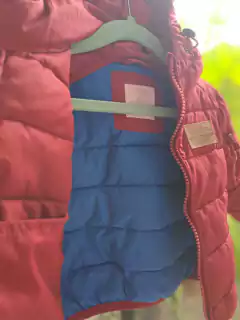 Campera rojo tomate, interior azul, impermeable - YAMP - Talle 9 meses - comprar online