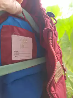 Campera rojo tomate, interior azul, impermeable - YAMP - Talle 9 meses en internet