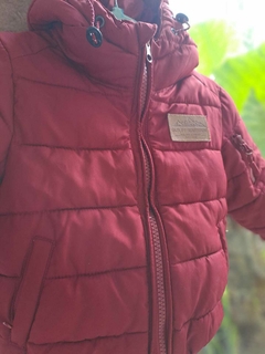 Campera rojo tomate, interior azul, impermeable - YAMP - Talle 9 meses - Lo Canto • Moda Circular