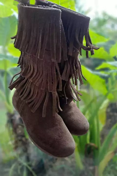 Botas altas de gamuza marrones c flecos, cierre lateral - MIMO - Talle 30