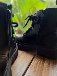 Borcegosnegros, cordón y cierre lateral - Talle 36 en internet