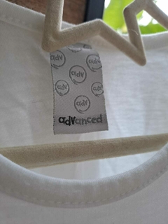 Remera blanca ML c cisne - ADVANCED - Talle 6 años en internet
