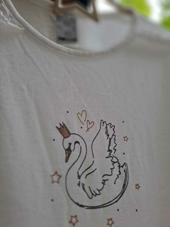 Remera blanca ML c cisne - ADVANCED - Talle 6 años - comprar online