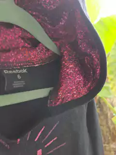6A | Buzo negro c capucha y letras fucsia y rojo - REEBOK - Talle 6 años en internet