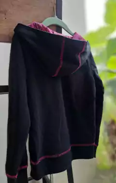 6A | Buzo negro c capucha y letras fucsia y rojo - REEBOK - Talle 6 años - Lo Canto • Moda Circular