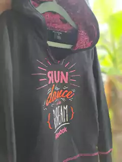 6A | Buzo negro c capucha y letras fucsia y rojo - REEBOK - Talle 6 años - comprar online