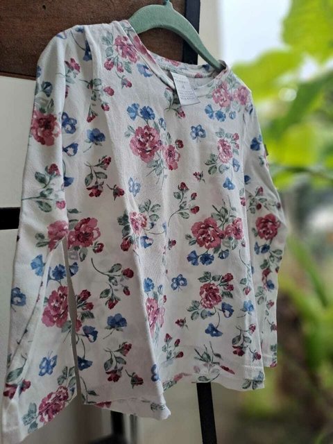 OUTLET - Remera ML blanca c flores en rosa y azul - CHEEKY - Talle 4 años