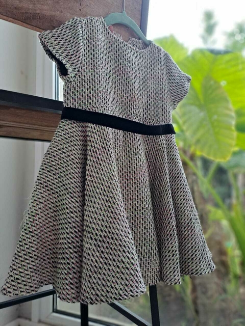 6A | Vestido MC lanilla tejido en blanco, negro, rosa y verde, cinturon ancho raso negro, pollera amplia - NUCLEO - Talle 6 años