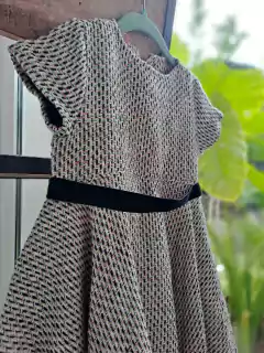 6A | Vestido MC lanilla tejido en blanco, negro, rosa y verde, cinturon ancho raso negro, pollera amplia - NUCLEO - Talle 6 años - comprar online