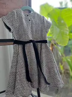 6A | Vestido MC lanilla tejido en blanco, negro, rosa y verde, cinturon ancho raso negro, pollera amplia - NUCLEO - Talle 6 años - tienda online