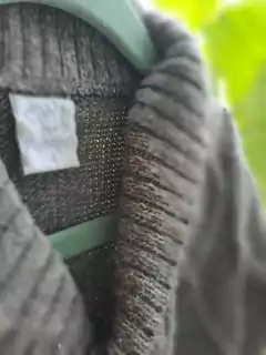 Sweater gris jaspeado, escote en V c cuello y botones de madera - Talle 6 meses - comprar online