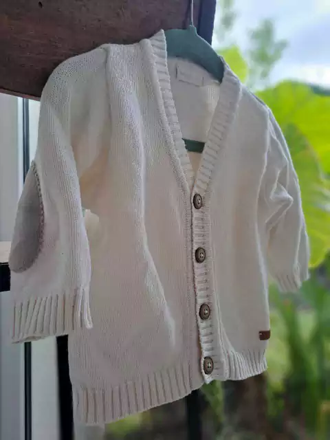 Saco prendido con botones madrea y pitucones. MATEA. 12 meses.
