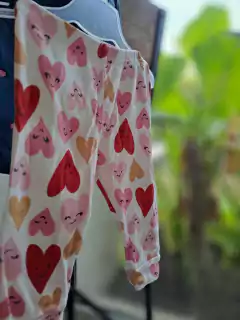 Set 2 pantalones de algodon elastizado: azul c corazones rosas + blanco c corzones rosa y rojo -CARTERS-Talle 6 meses - comprar online