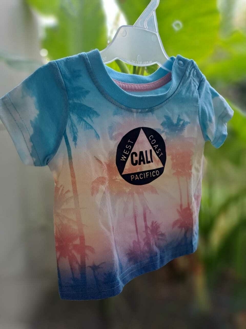Remera MC en degrade celeste, rosa, naranja, c palmeras - EARLY DAYS - Talle 3a6 meses