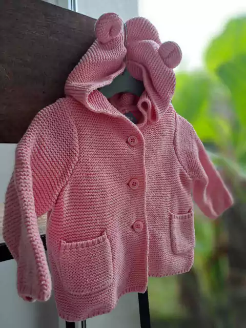3/6M | Sweater rosa abotonado, capucha oso- baby GAP - Talle: 3a6 meses