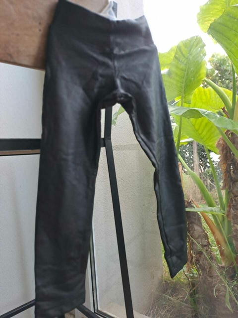 2/3A | Pantalón negro engomado elastizado . Talle 2/3 años