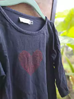 4A | Remera ML gris oscur0, corazon bordo - OSHKOSH - Talle 4 años en internet
