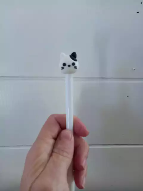 NUEVO- Una birome gatito.