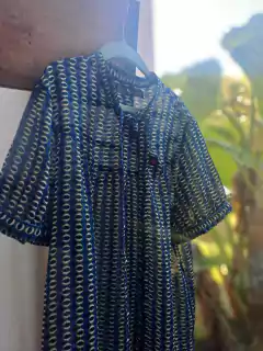 Camisa transparente MC c circulos en azul y amarillo, con botones hombro y moño - ZARA - Talle M - comprar online