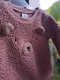 Outlet-Set: buzo y pantalón rosa viejo, corderito. Cara de osito- CARTERS - Talle 18 meses - comprar online