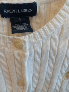 Outlet- Saquito blanco con ochos blanco. POLO. 4 años. Tiene una manchita pero está impecable. - comprar online