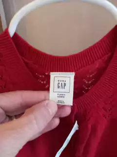 NUEVO- Saquito prendido rojo. GAP. 3 años. El modelo es mas bien cortito. - Lo Canto • Moda Circular