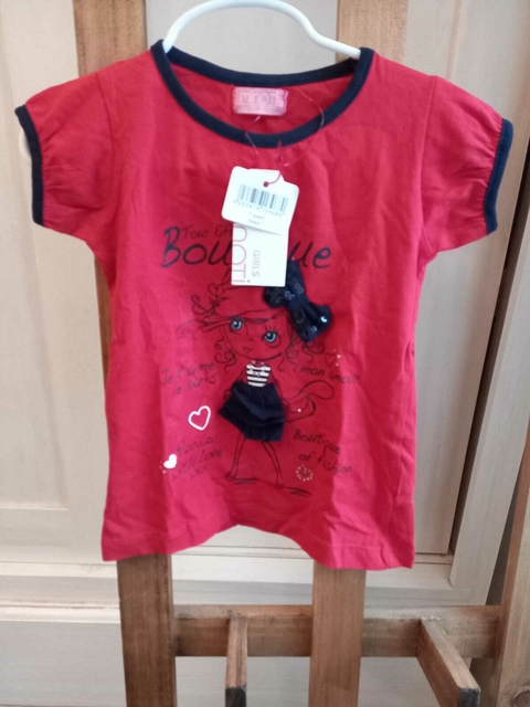2/3A | NUEVA- Remera roja MC con apliques de niña. MINOTI. 2/3 años.