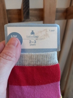NUEVAS- Un par de medias a rayas multicolor. GAP. 2/3 años. - comprar online