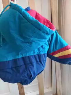 Campera con capucha azul y celeste con líneas en mangas. LONDON FOG. 2 años. en internet