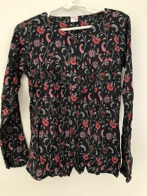 8A | Blusa negra con flores. YAMP. Talle 8 años.