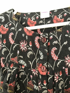 8A | Blusa negra con flores. YAMP. Talle 8 años. en internet